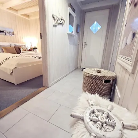 Prázdninový dům Strandhaus Ruegen - Meerblick, Sauna, Kamin & Whirlpool *