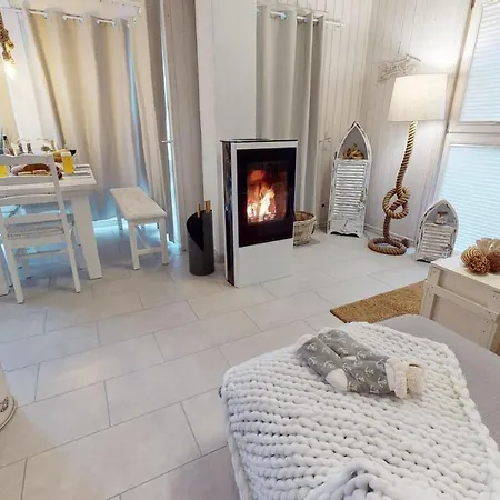 Strandhaus Ruegen - Meerblick, Sauna, Kamin & Whirlpool 別荘 バーベ